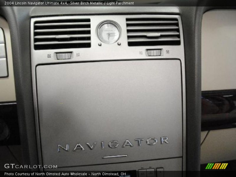 Silver Birch Metallic / Light Parchment 2004 Lincoln Navigator Ultimate 4x4