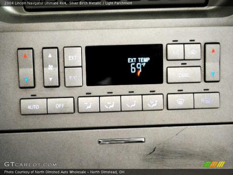 Silver Birch Metallic / Light Parchment 2004 Lincoln Navigator Ultimate 4x4