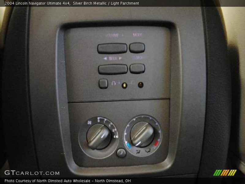 Silver Birch Metallic / Light Parchment 2004 Lincoln Navigator Ultimate 4x4