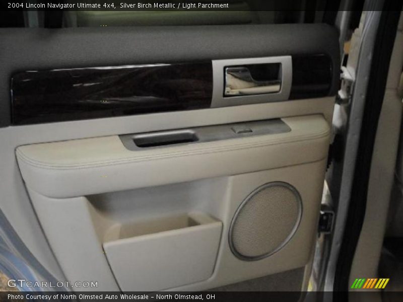 Silver Birch Metallic / Light Parchment 2004 Lincoln Navigator Ultimate 4x4