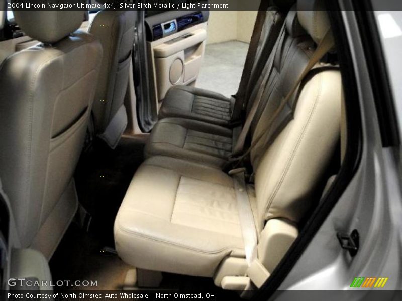 Silver Birch Metallic / Light Parchment 2004 Lincoln Navigator Ultimate 4x4