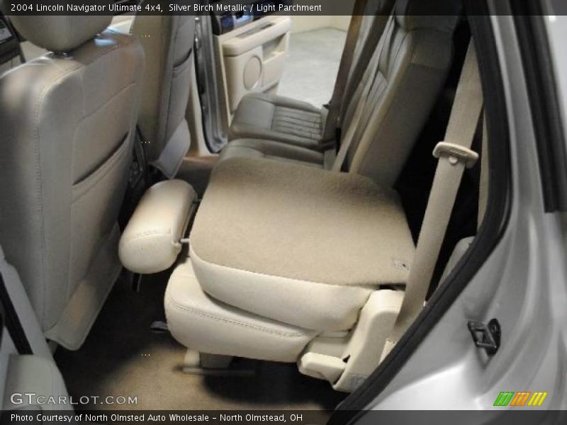 Silver Birch Metallic / Light Parchment 2004 Lincoln Navigator Ultimate 4x4