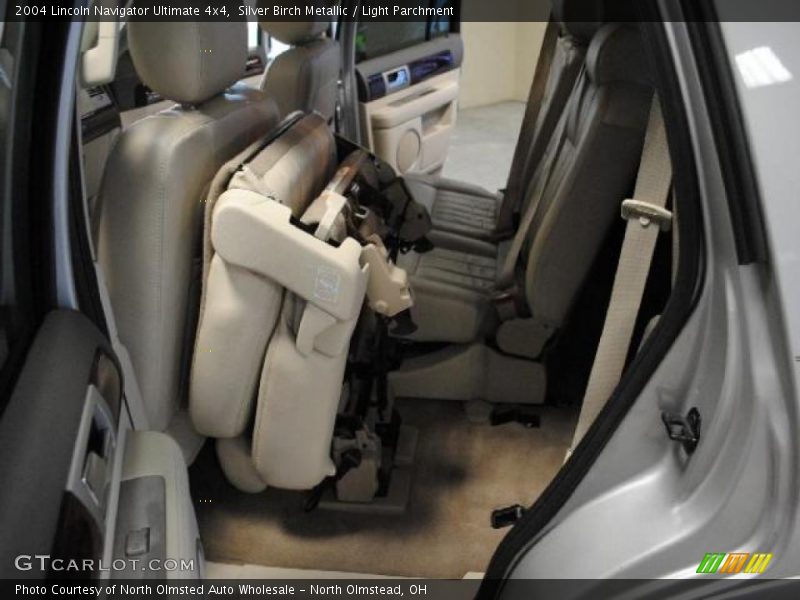 Silver Birch Metallic / Light Parchment 2004 Lincoln Navigator Ultimate 4x4