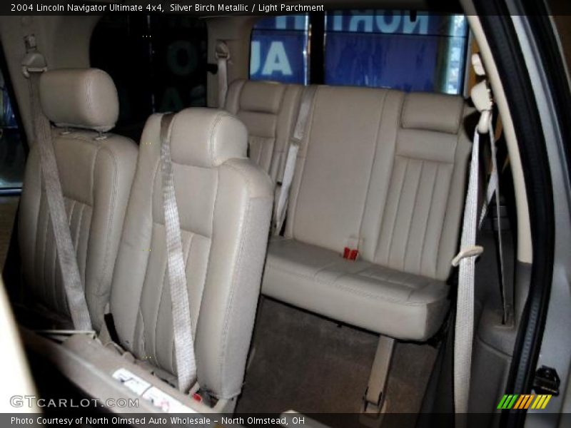Silver Birch Metallic / Light Parchment 2004 Lincoln Navigator Ultimate 4x4
