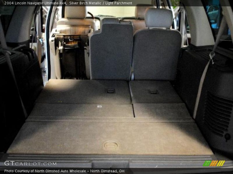 Silver Birch Metallic / Light Parchment 2004 Lincoln Navigator Ultimate 4x4