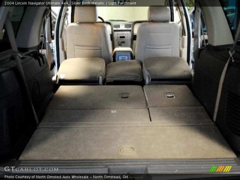 Silver Birch Metallic / Light Parchment 2004 Lincoln Navigator Ultimate 4x4