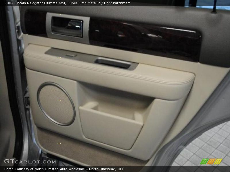 Silver Birch Metallic / Light Parchment 2004 Lincoln Navigator Ultimate 4x4
