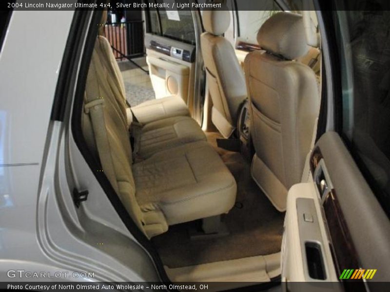 Silver Birch Metallic / Light Parchment 2004 Lincoln Navigator Ultimate 4x4