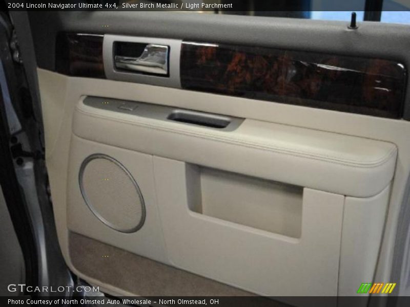 Silver Birch Metallic / Light Parchment 2004 Lincoln Navigator Ultimate 4x4