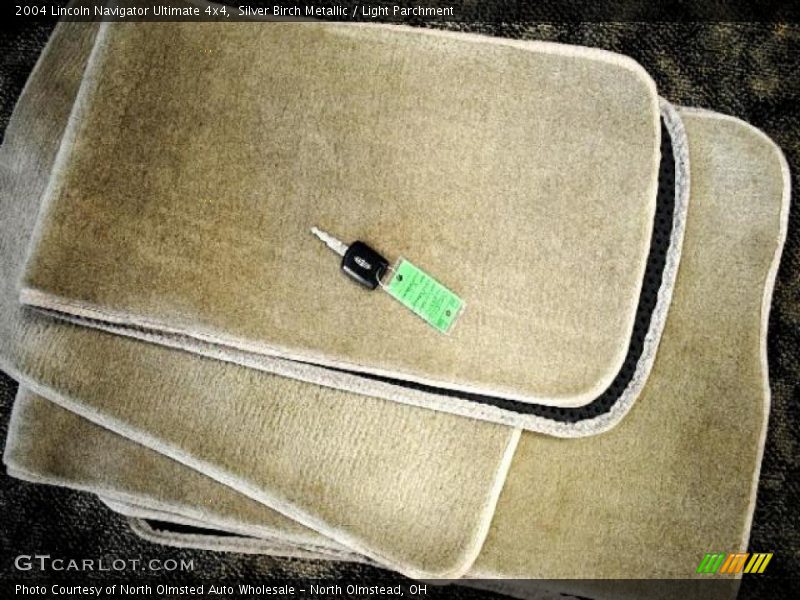 Silver Birch Metallic / Light Parchment 2004 Lincoln Navigator Ultimate 4x4
