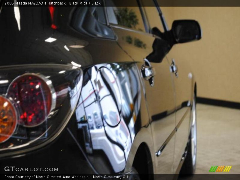 Black Mica / Black 2005 Mazda MAZDA3 s Hatchback