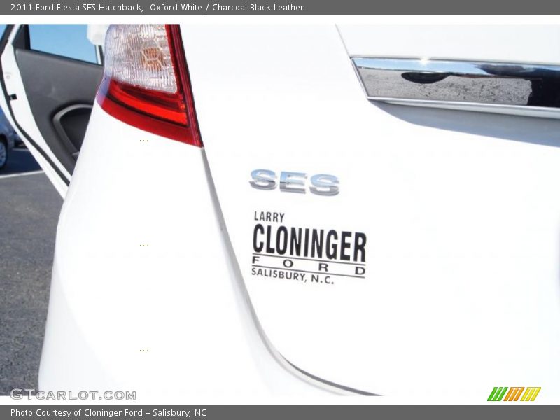 Oxford White / Charcoal Black Leather 2011 Ford Fiesta SES Hatchback