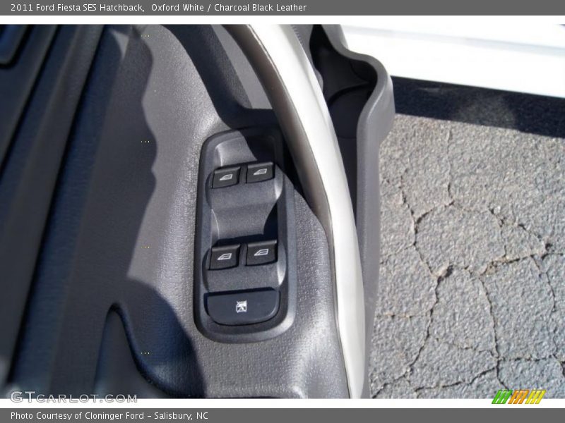 Oxford White / Charcoal Black Leather 2011 Ford Fiesta SES Hatchback