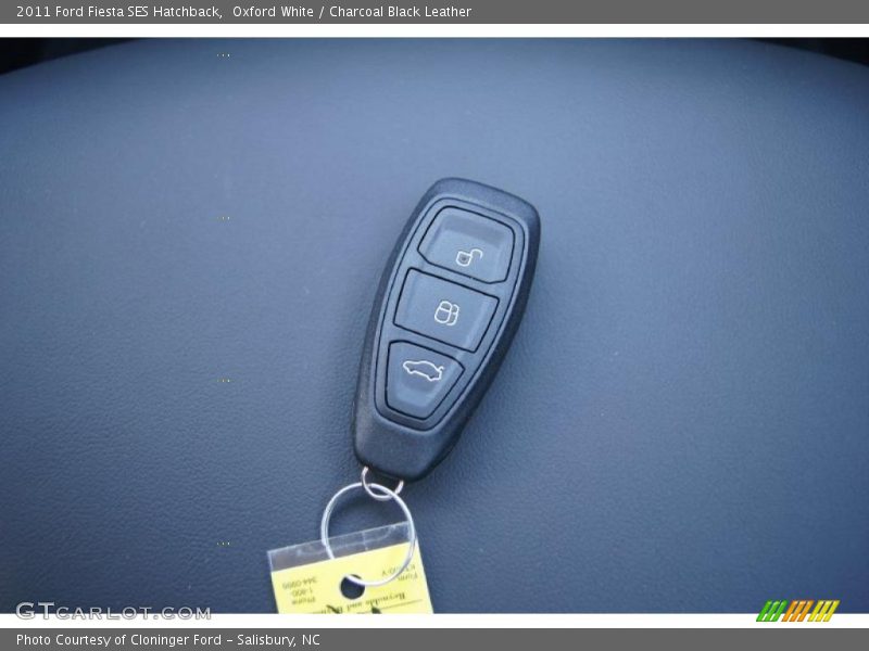 Oxford White / Charcoal Black Leather 2011 Ford Fiesta SES Hatchback