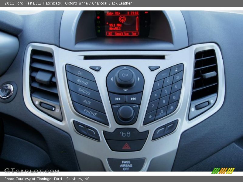 Controls of 2011 Fiesta SES Hatchback