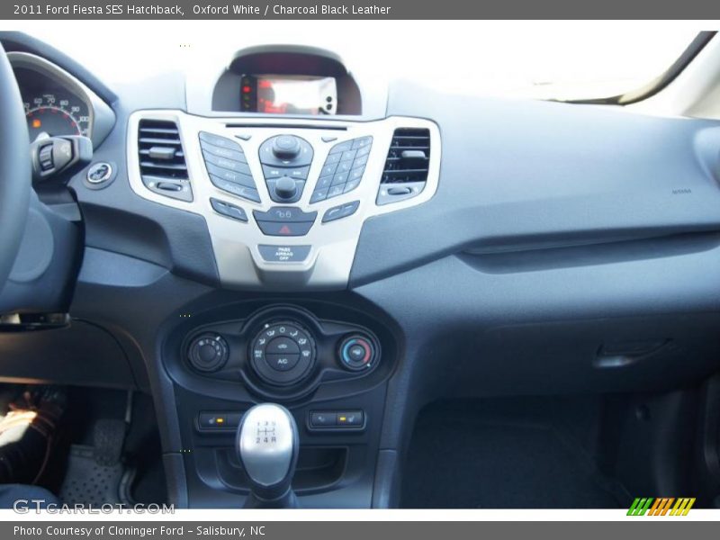 Oxford White / Charcoal Black Leather 2011 Ford Fiesta SES Hatchback