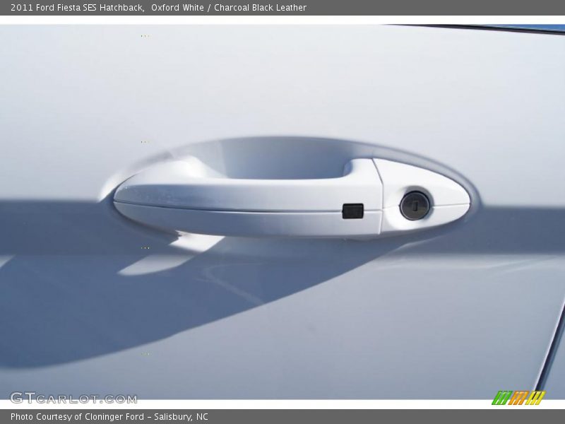 Oxford White / Charcoal Black Leather 2011 Ford Fiesta SES Hatchback