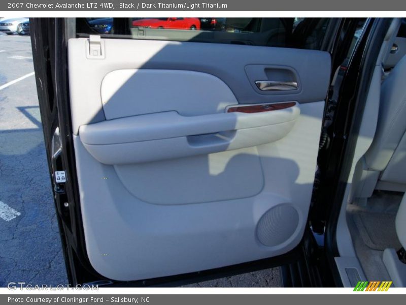 Black / Dark Titanium/Light Titanium 2007 Chevrolet Avalanche LTZ 4WD