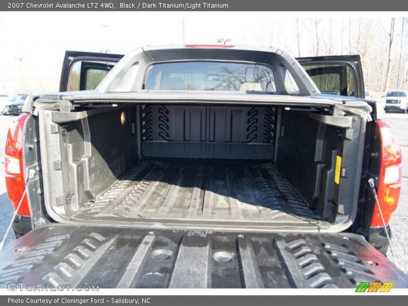 Black / Dark Titanium/Light Titanium 2007 Chevrolet Avalanche LTZ 4WD