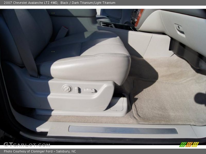 Black / Dark Titanium/Light Titanium 2007 Chevrolet Avalanche LTZ 4WD