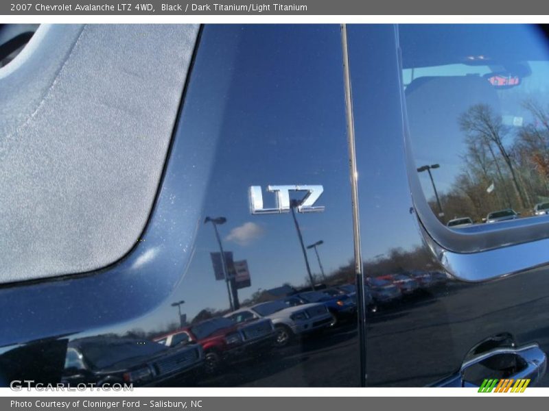 Black / Dark Titanium/Light Titanium 2007 Chevrolet Avalanche LTZ 4WD