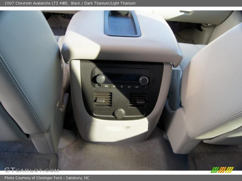 Black / Dark Titanium/Light Titanium 2007 Chevrolet Avalanche LTZ 4WD