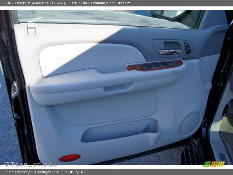 Black / Dark Titanium/Light Titanium 2007 Chevrolet Avalanche LTZ 4WD
