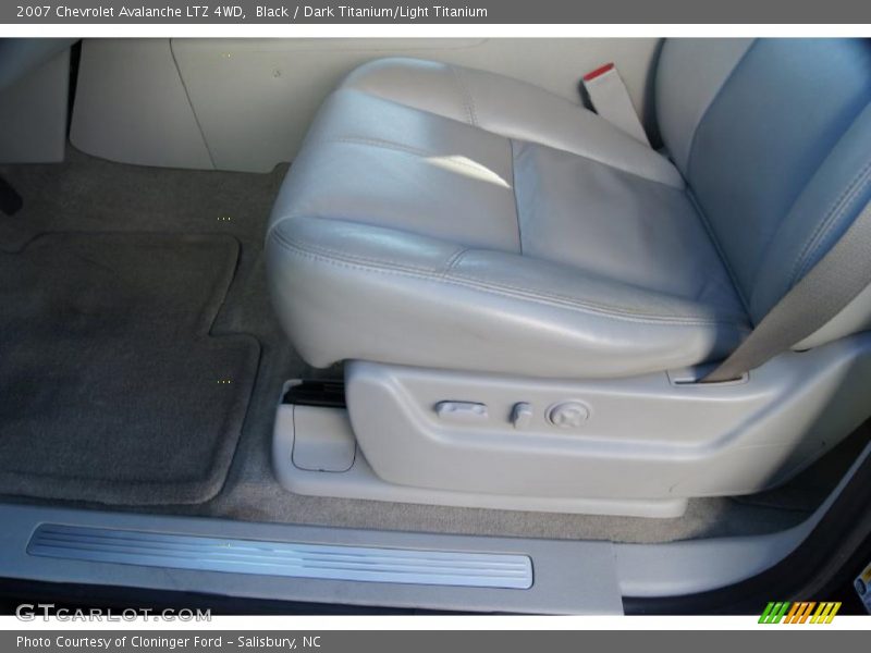 Black / Dark Titanium/Light Titanium 2007 Chevrolet Avalanche LTZ 4WD