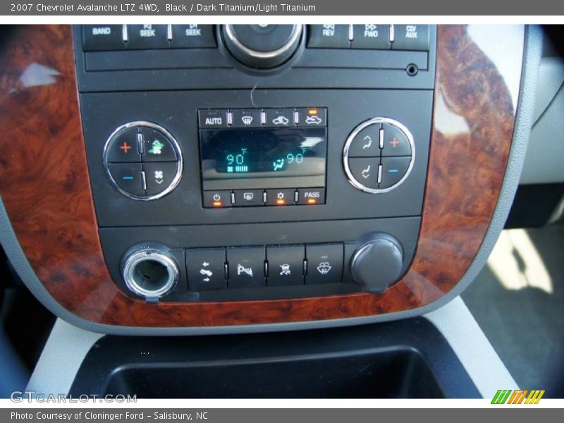 Black / Dark Titanium/Light Titanium 2007 Chevrolet Avalanche LTZ 4WD