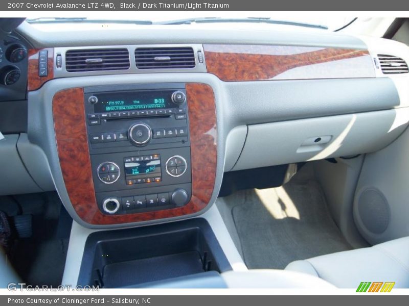 Black / Dark Titanium/Light Titanium 2007 Chevrolet Avalanche LTZ 4WD