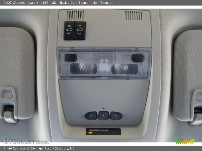 Black / Dark Titanium/Light Titanium 2007 Chevrolet Avalanche LTZ 4WD