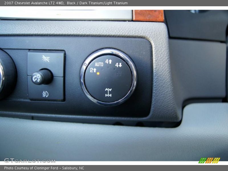 Black / Dark Titanium/Light Titanium 2007 Chevrolet Avalanche LTZ 4WD