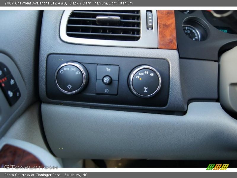 Black / Dark Titanium/Light Titanium 2007 Chevrolet Avalanche LTZ 4WD