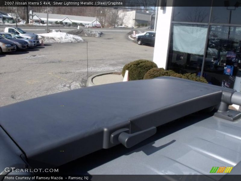 Silver Lightning Metallic / Steel/Graphite 2007 Nissan Xterra S 4x4