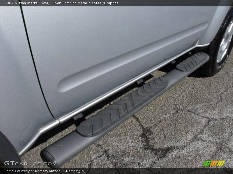 Silver Lightning Metallic / Steel/Graphite 2007 Nissan Xterra S 4x4