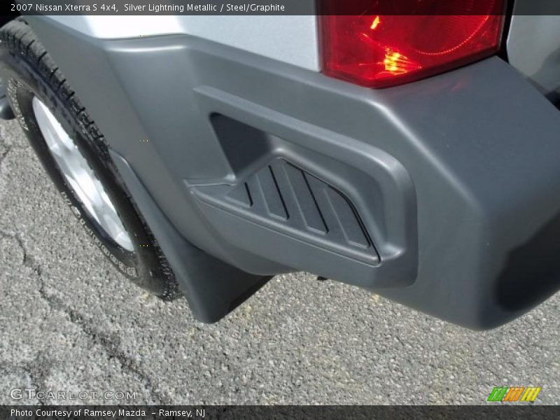 Silver Lightning Metallic / Steel/Graphite 2007 Nissan Xterra S 4x4