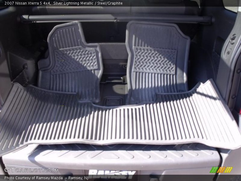 Silver Lightning Metallic / Steel/Graphite 2007 Nissan Xterra S 4x4