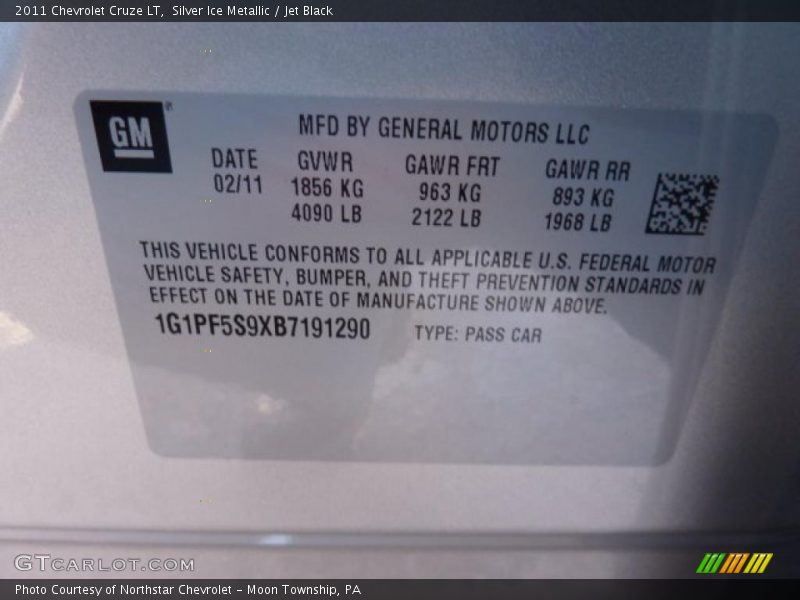 Silver Ice Metallic / Jet Black 2011 Chevrolet Cruze LT