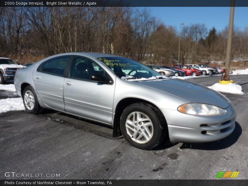 Front 3/4 View of 2000 Intrepid 