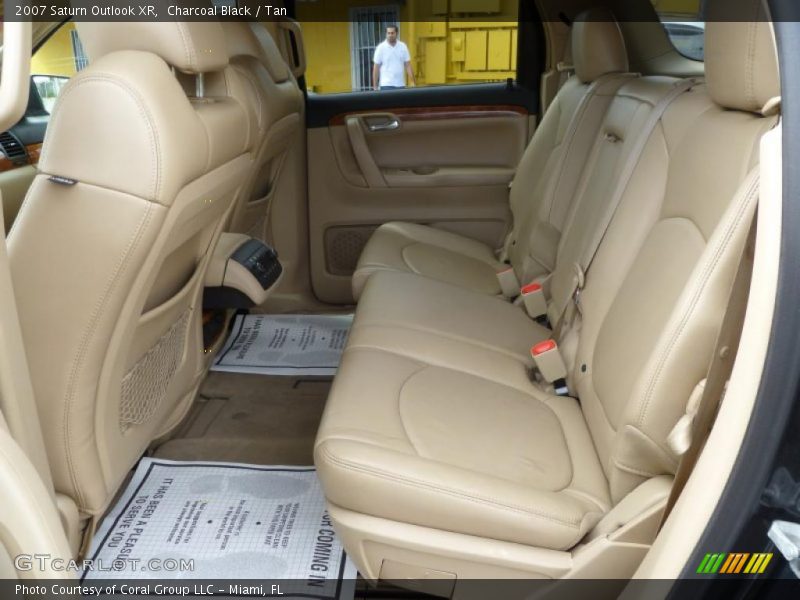  2007 Outlook XR Tan Interior