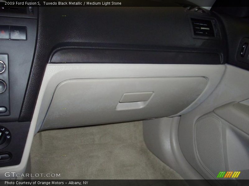 Tuxedo Black Metallic / Medium Light Stone 2009 Ford Fusion S