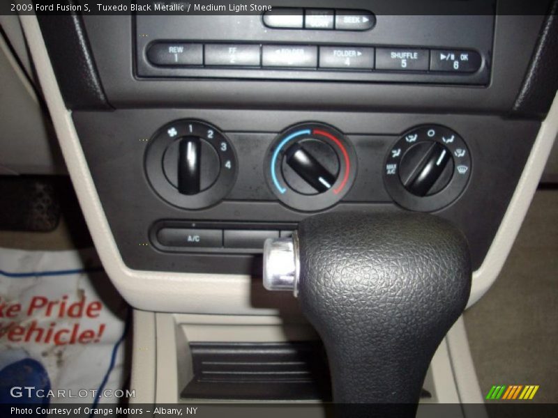 Tuxedo Black Metallic / Medium Light Stone 2009 Ford Fusion S