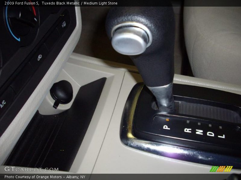 Tuxedo Black Metallic / Medium Light Stone 2009 Ford Fusion S