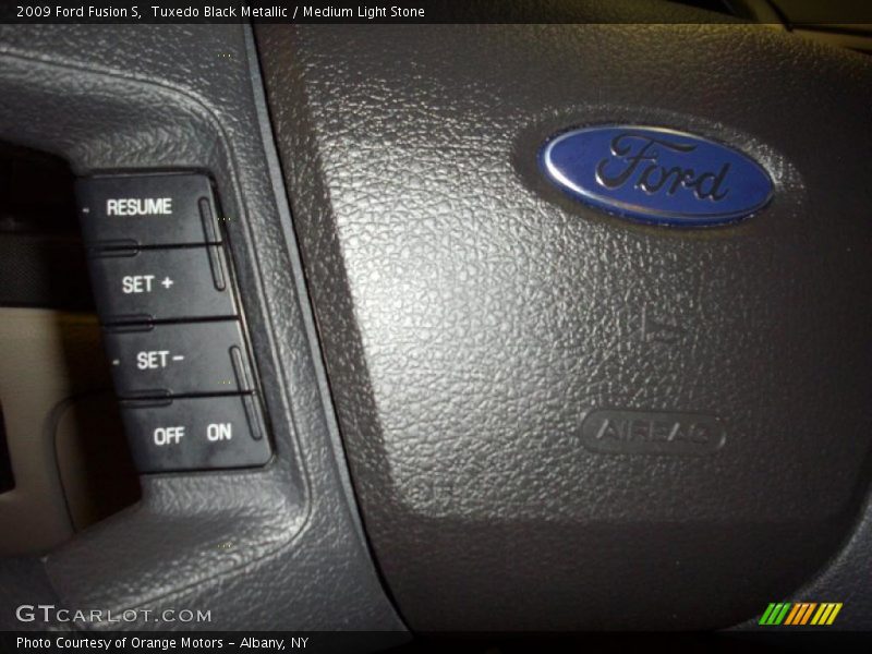 Tuxedo Black Metallic / Medium Light Stone 2009 Ford Fusion S