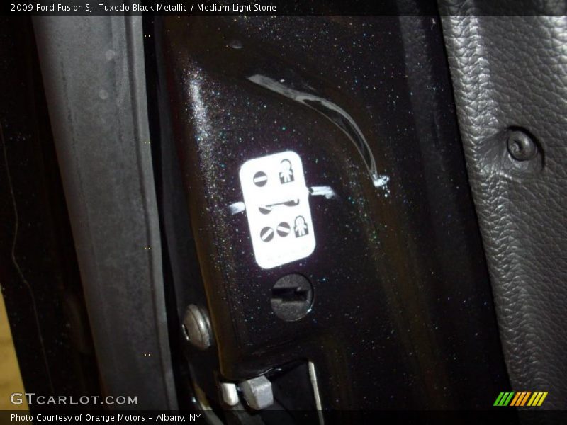 Tuxedo Black Metallic / Medium Light Stone 2009 Ford Fusion S