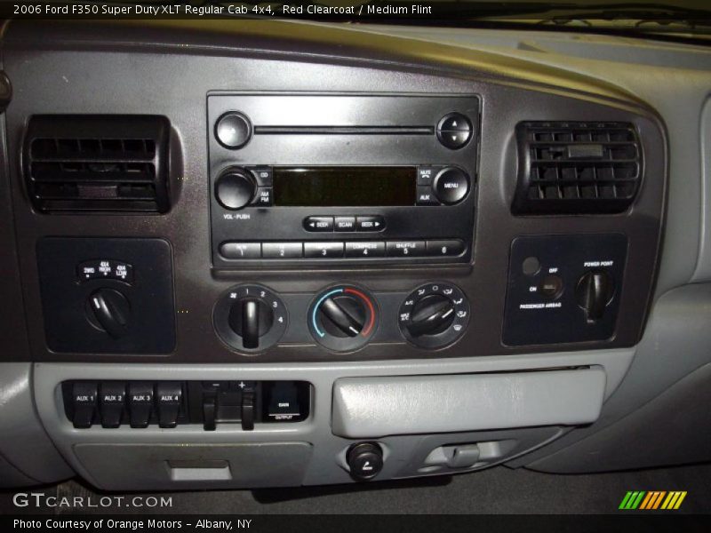 Controls of 2006 F350 Super Duty XLT Regular Cab 4x4