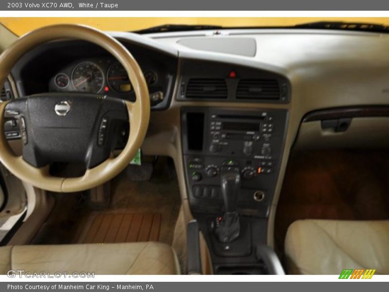 White / Taupe 2003 Volvo XC70 AWD