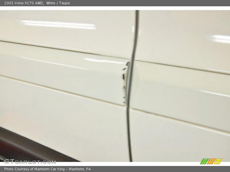 White / Taupe 2003 Volvo XC70 AWD