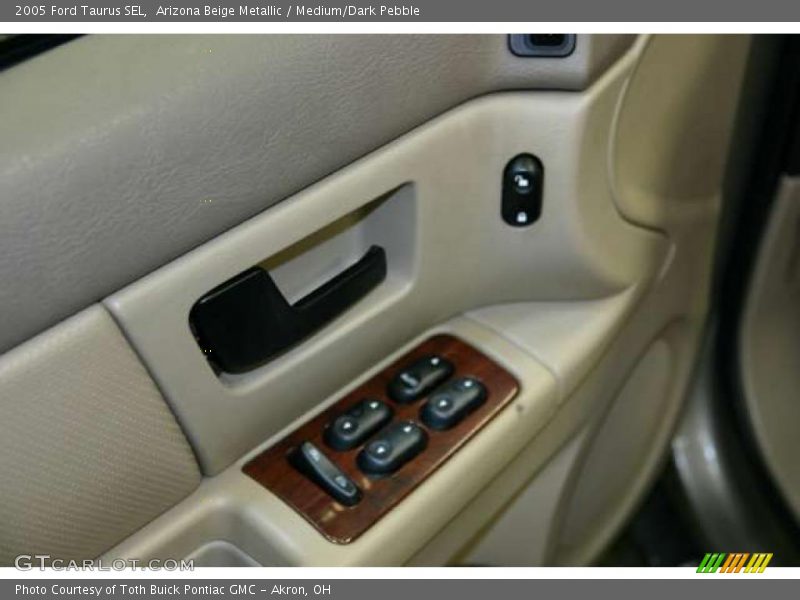 Arizona Beige Metallic / Medium/Dark Pebble 2005 Ford Taurus SEL