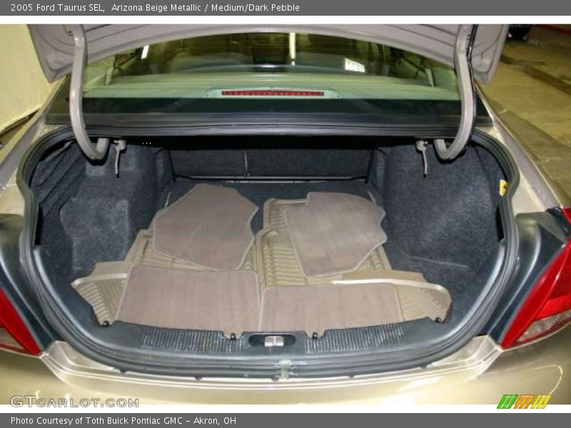  2005 Taurus SEL Trunk